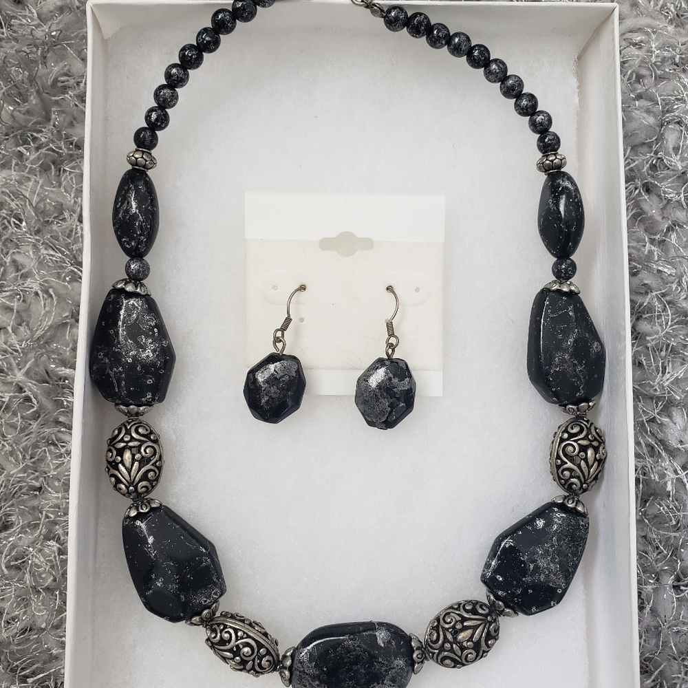 Women's Necklace Set, NIB